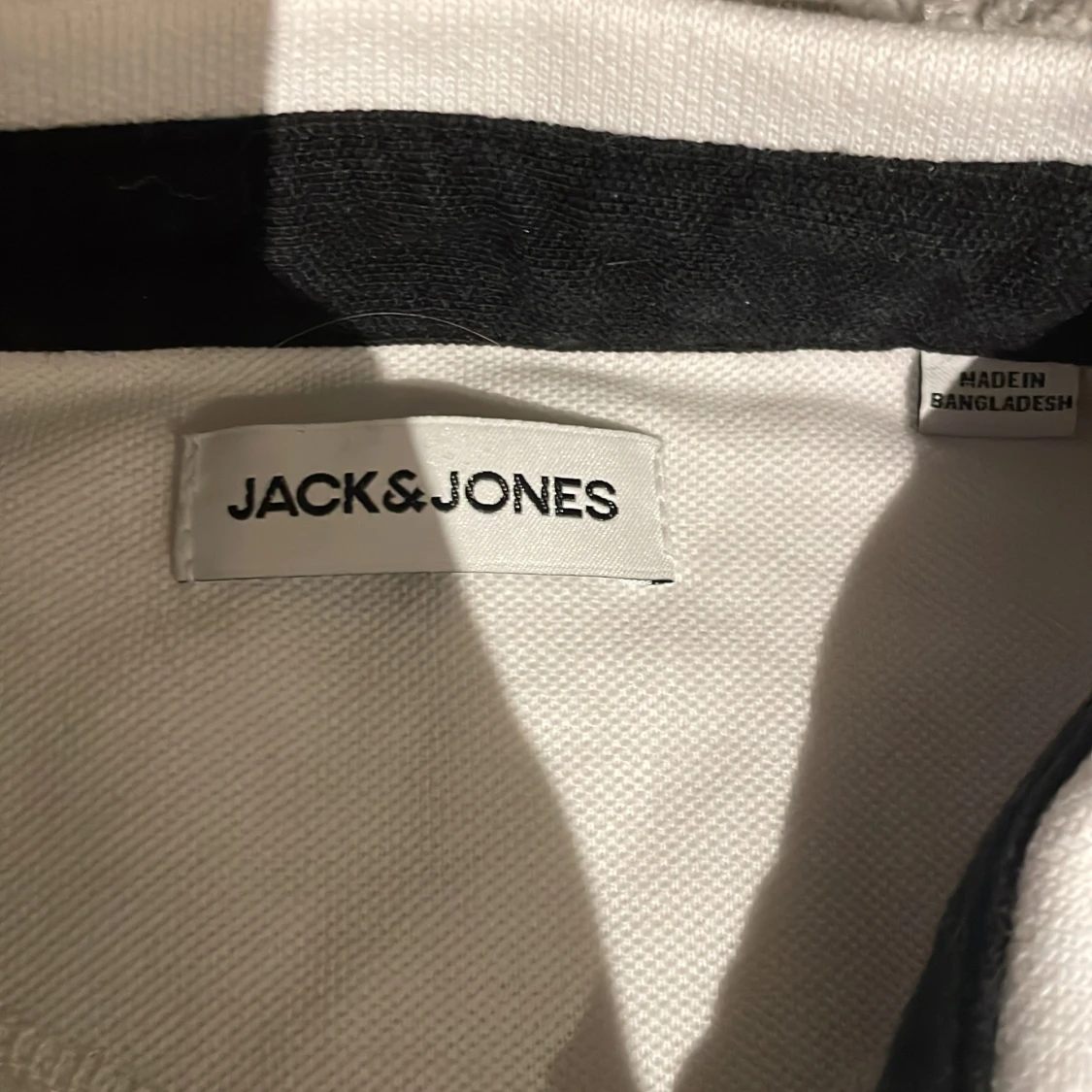 Beige och vitt pikétröja från Jack & Jones - 4