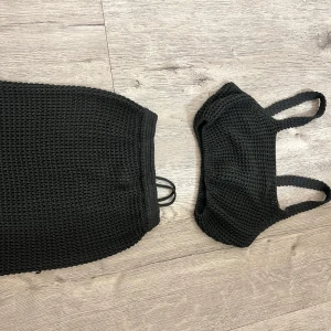 Set från shein - Superfin set från shein. Använd nån gång bara. Inga skador på den förutom några utdragna trådar som knappt syns i verkligheten. 