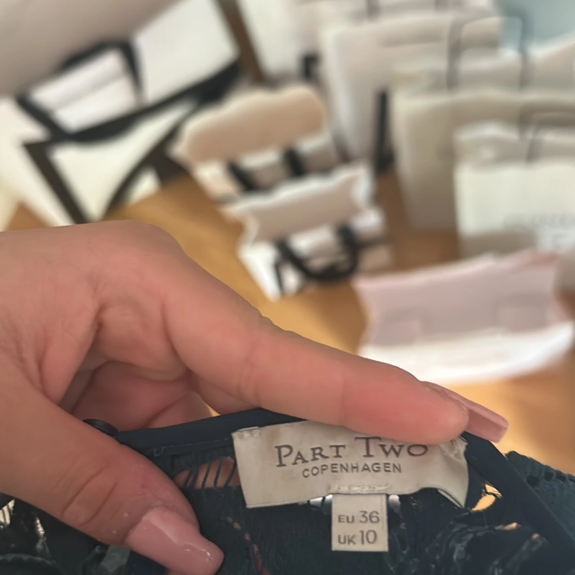 Mörkgrön spetsblus med volangärmar från Part Two - 3