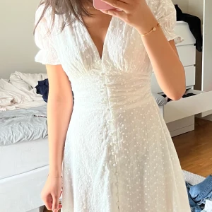 Söt sommarklänning  - Klänningen är i storlek xs och är bara använd en gång. 