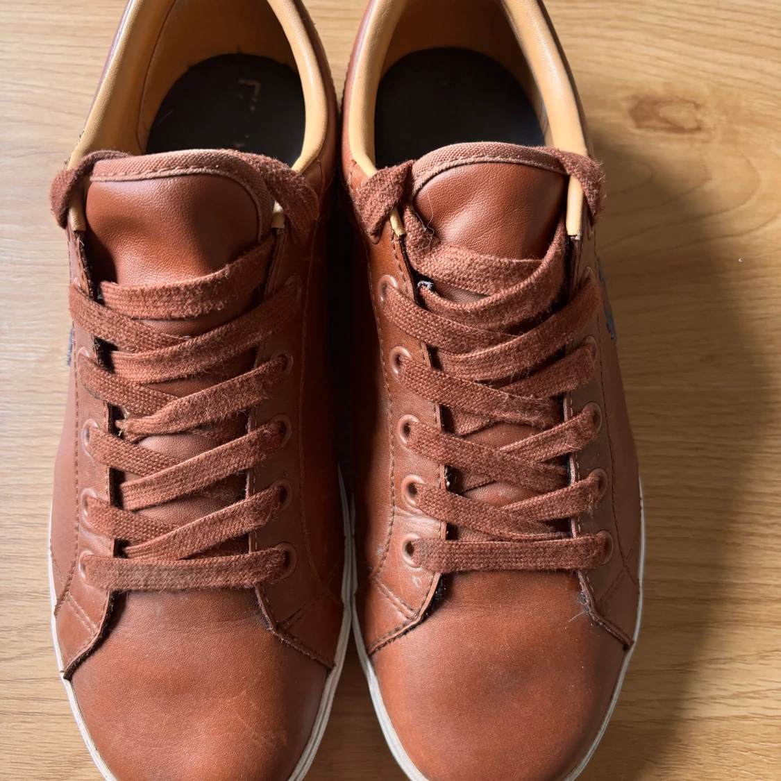 Bruna sneakers från Fred Perry - 3