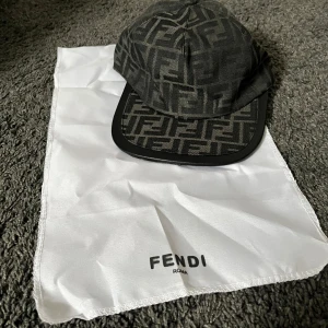 Feni keps - Dm för mer info