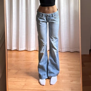 Lågmidjade bootcut jeans - Vintage från Cross💓midja 41 innerben 78 jae 165