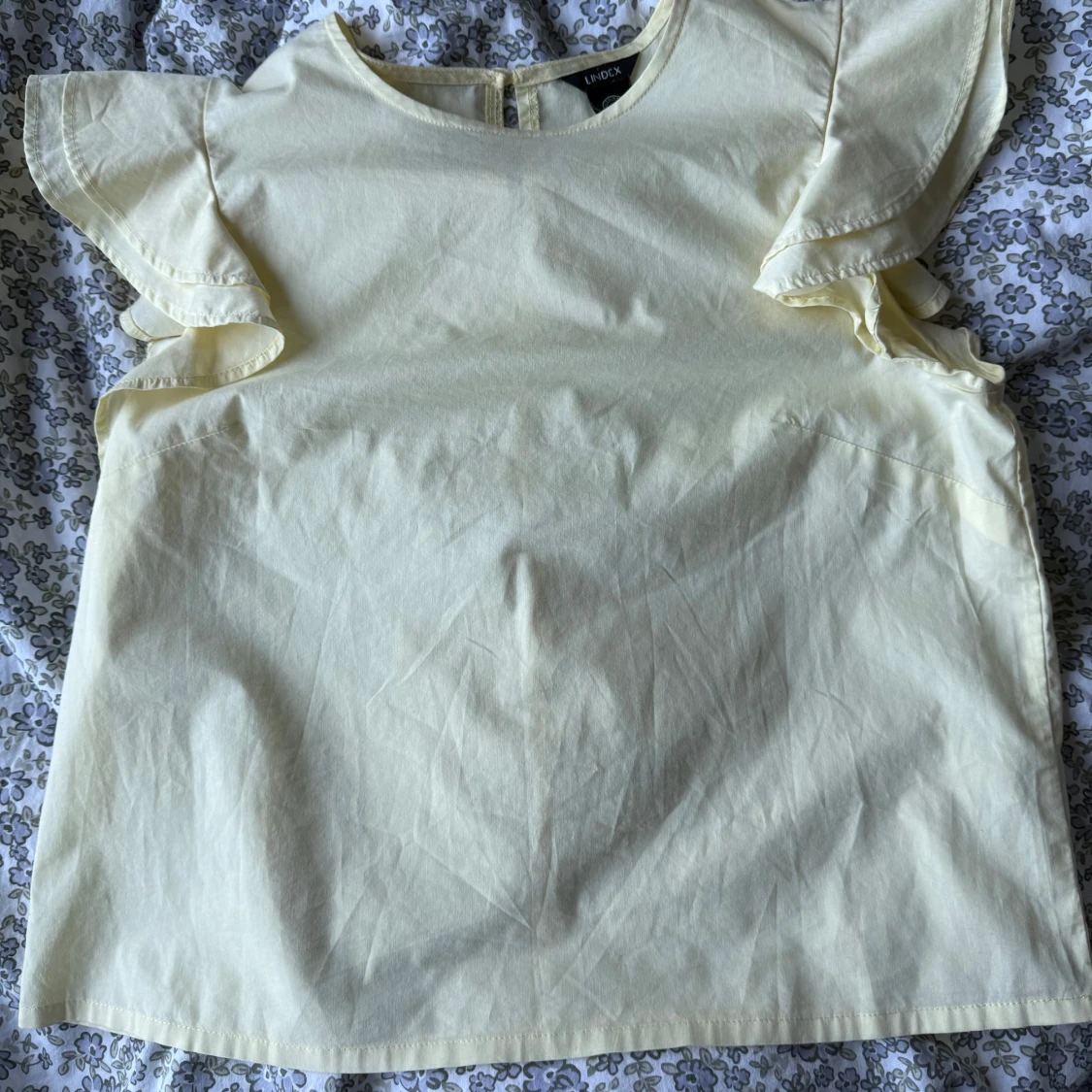 Ljusgul blus med volangärmar  - 3