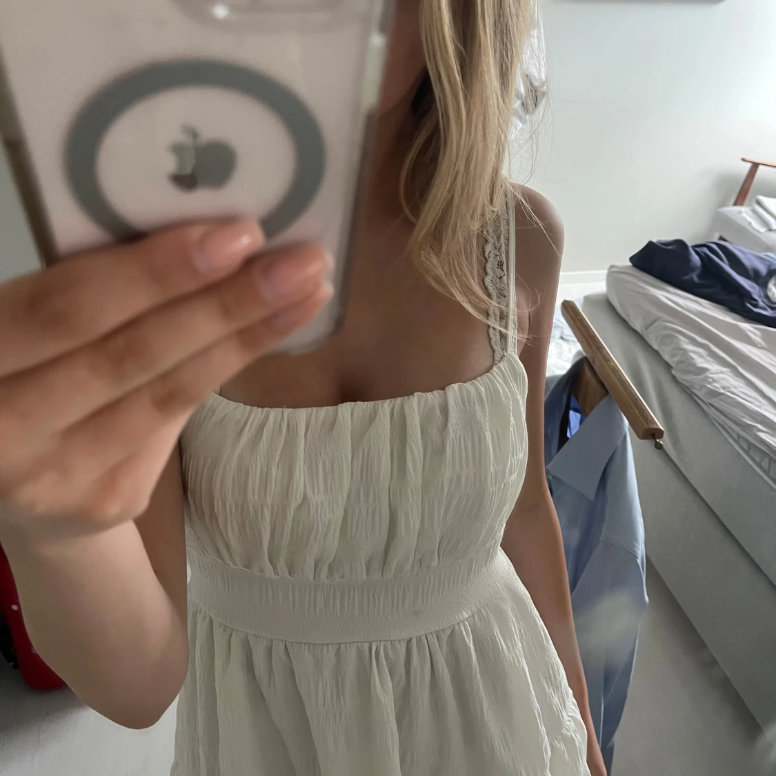 Vit somrig klänning med volang - 3