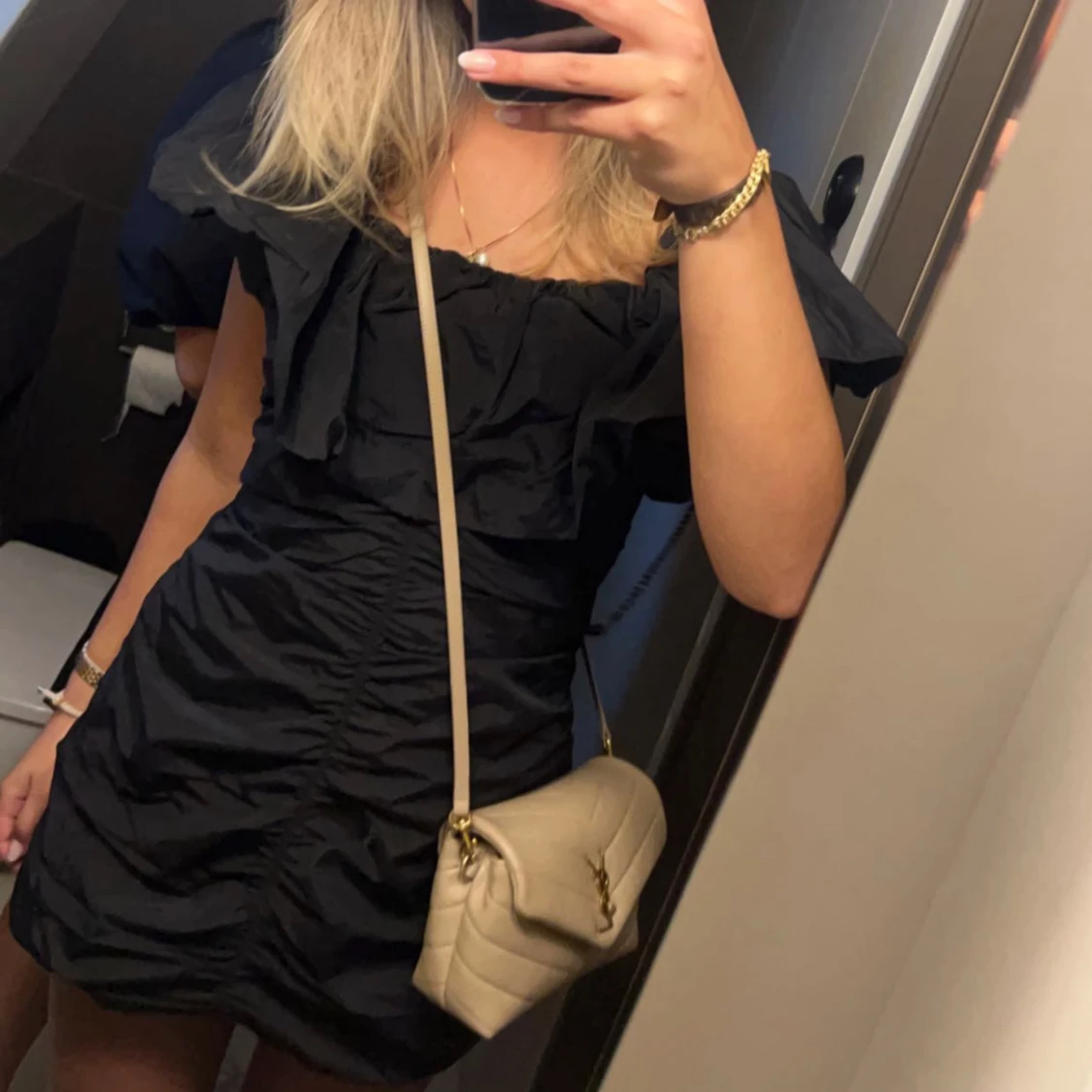 Svart offshoulder klänning  - 90