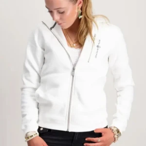 Vit zip-hoodie från sail racing - Snygg vit hoodie från sail racing med en dragkedja framtill och huva. Perfekt för en chill och sportig look. Tvättat några gånger så inte lika mjuk inuti som ny men annars finns det inga synliga tecken på användning. Nypris 1000 men pris kan diskuteras