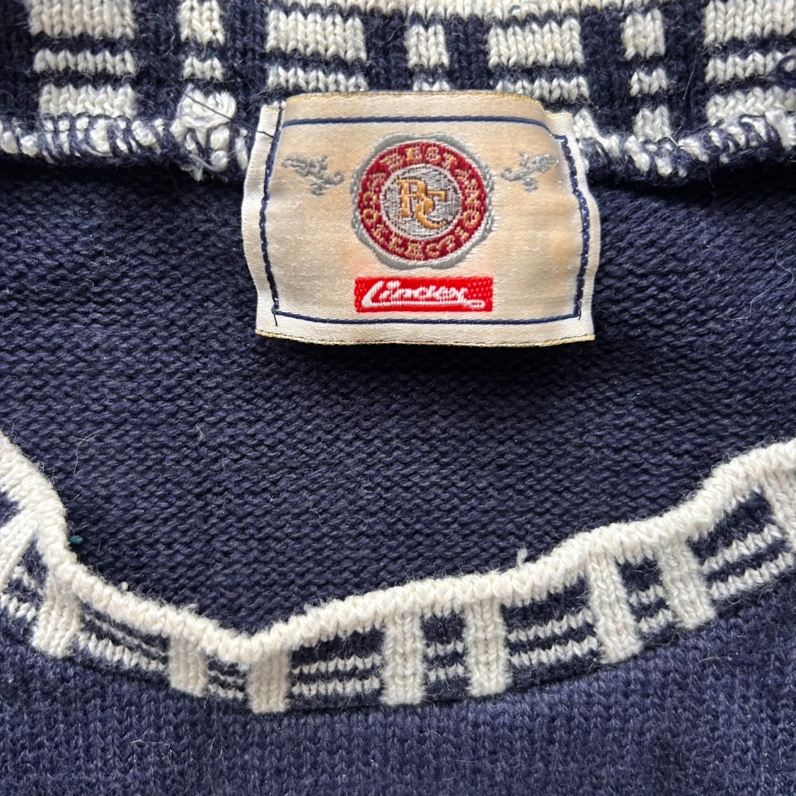 Blommig tätstickad tröja från Lindex - 3