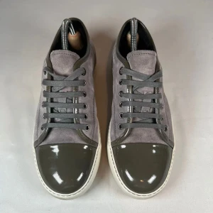 Riktgt feta lanvins grå! - Riktgt feta lanvins, färgen grå med grön captoe. Storlek 40,5 riktigt fina! Kontakta för mer bilder!😊