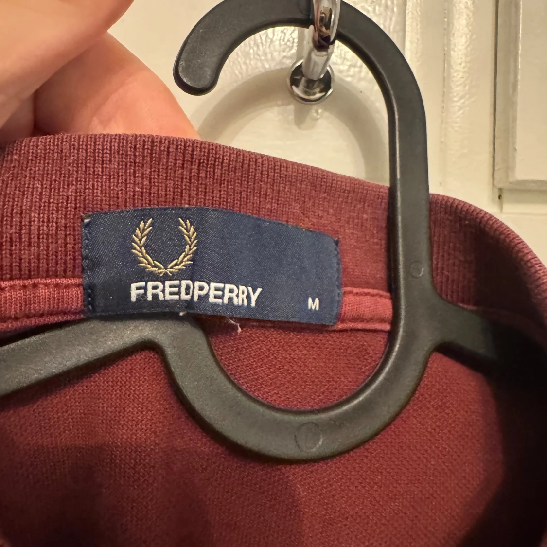 Vinröd Fred Perry pikétröja M - 1