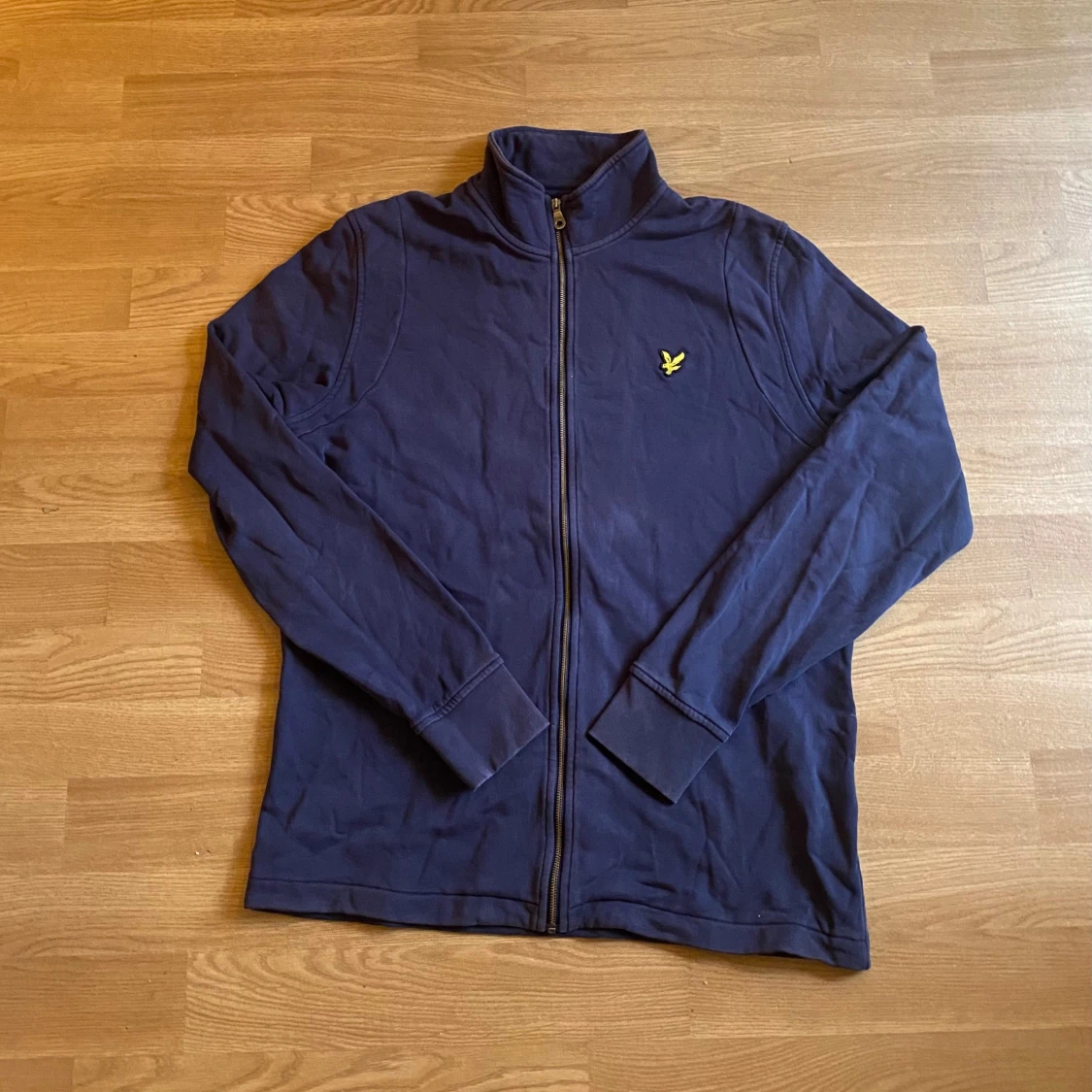 Lyle & Scott zipjacka i marinblå/navy