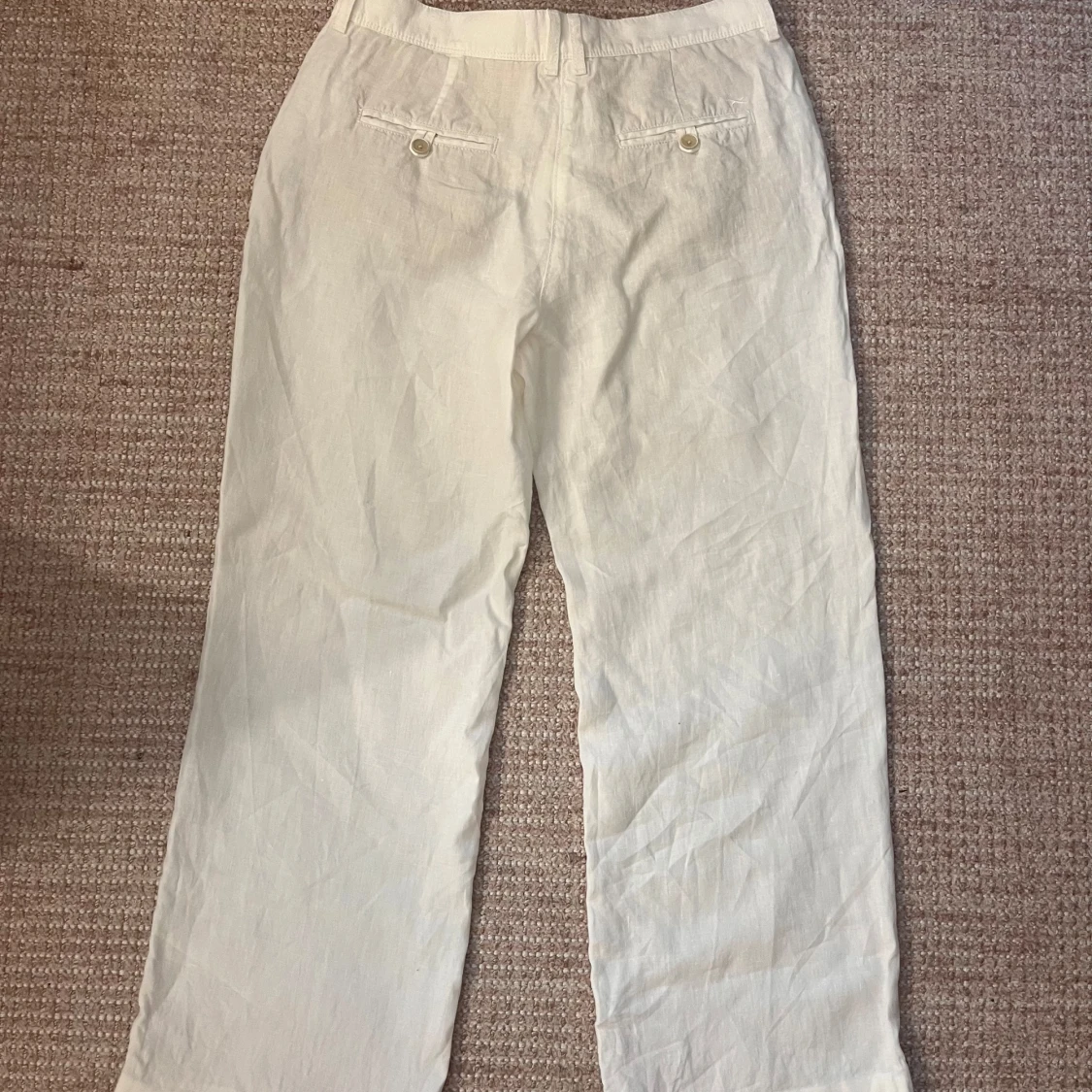 Vita linnebyxor med raka ben