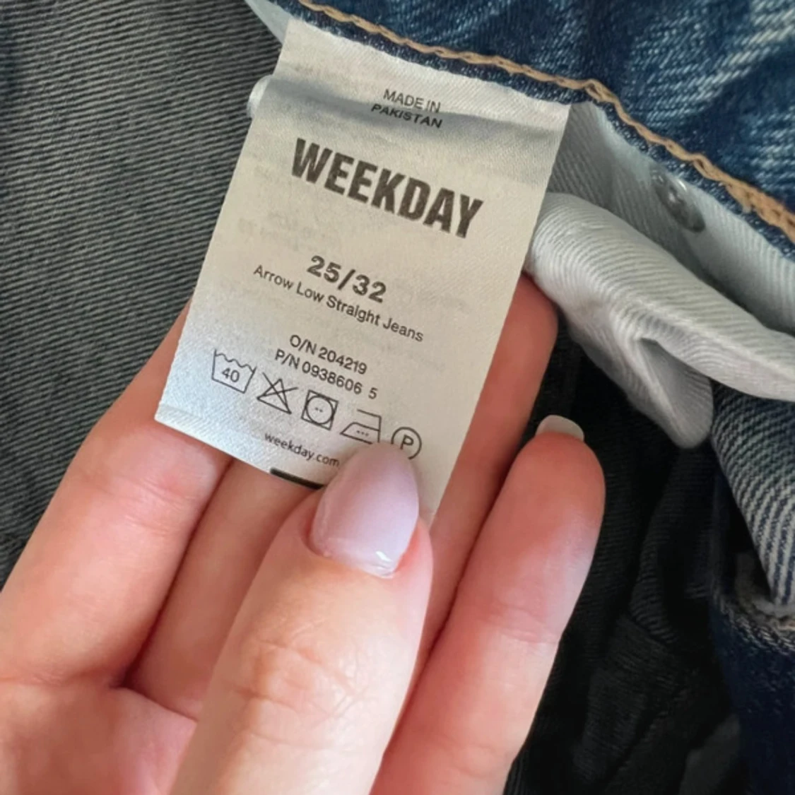 Low waist oversized jeans från Weekday - 4