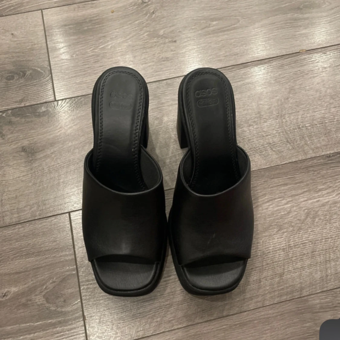 Svarta klackade sandaler från ASOS - 1