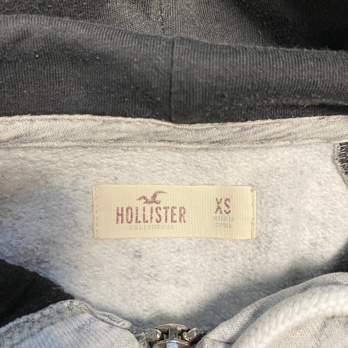 Grå och svart hoodie från Hollister XS - 2