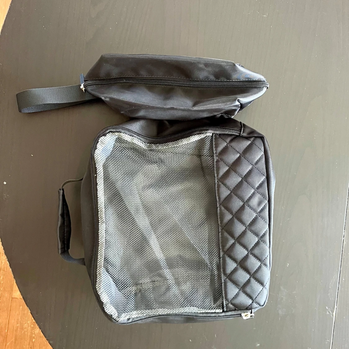 Svarta necessärer med quiltad detalj - 1