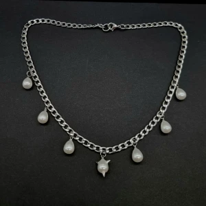 Handgjort halsband med pärlor  - Rostfritt stål.  Längd-40cm 