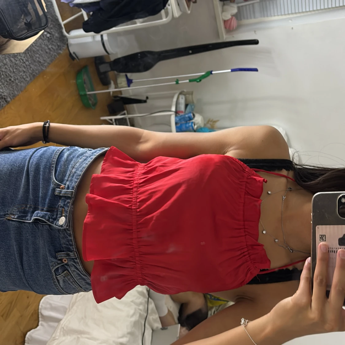 Röd volangig linnetopp från Pieces