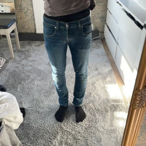 Slim blå jeans från Tiger of Sweden, 30/30 - Snygga blå slim fit jeans från tiger of Sweden. Skriv vid frågor😃