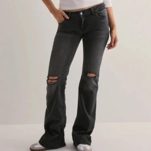 nelly jeans  - jeans från nelly nypris 700kr endast testade, säljer för det är aning för långa❤️ storlek 34