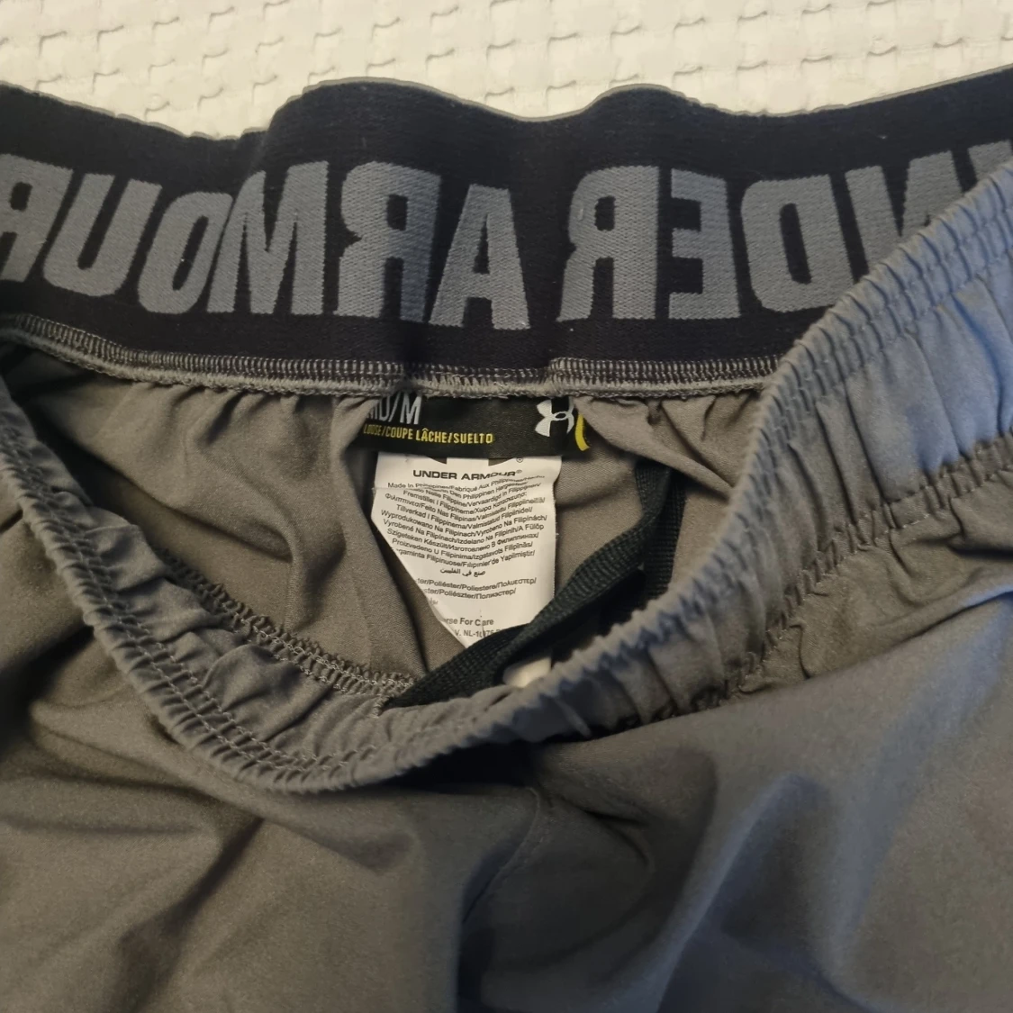 Grå shorts från Under Armour - 2