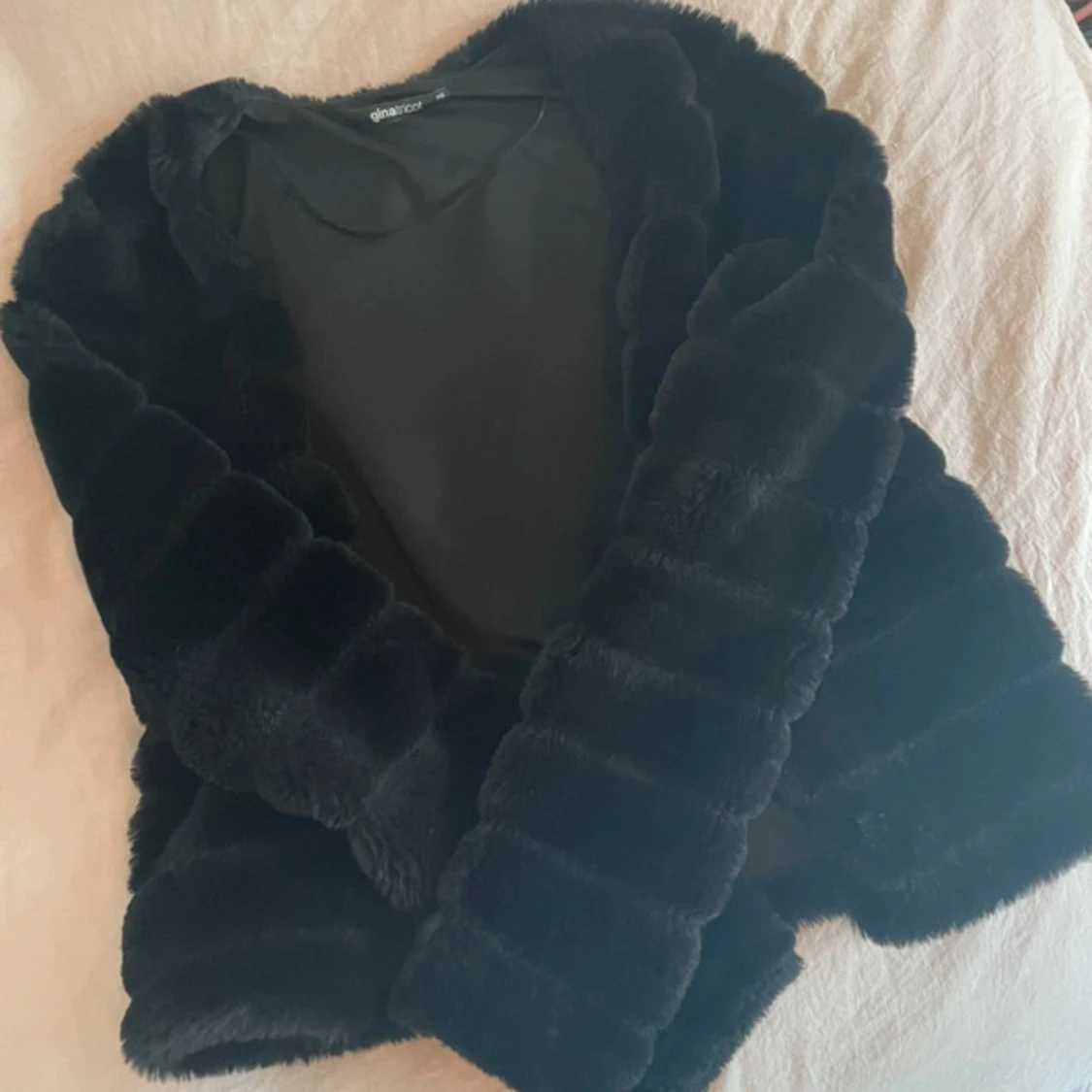 fluffig svart pälsjacka/kofta - 3