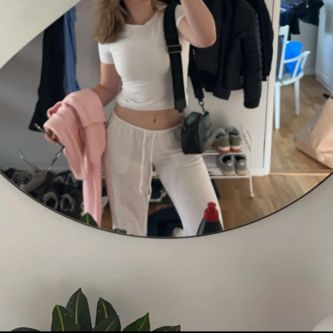 Vita linnebyxor med snörning