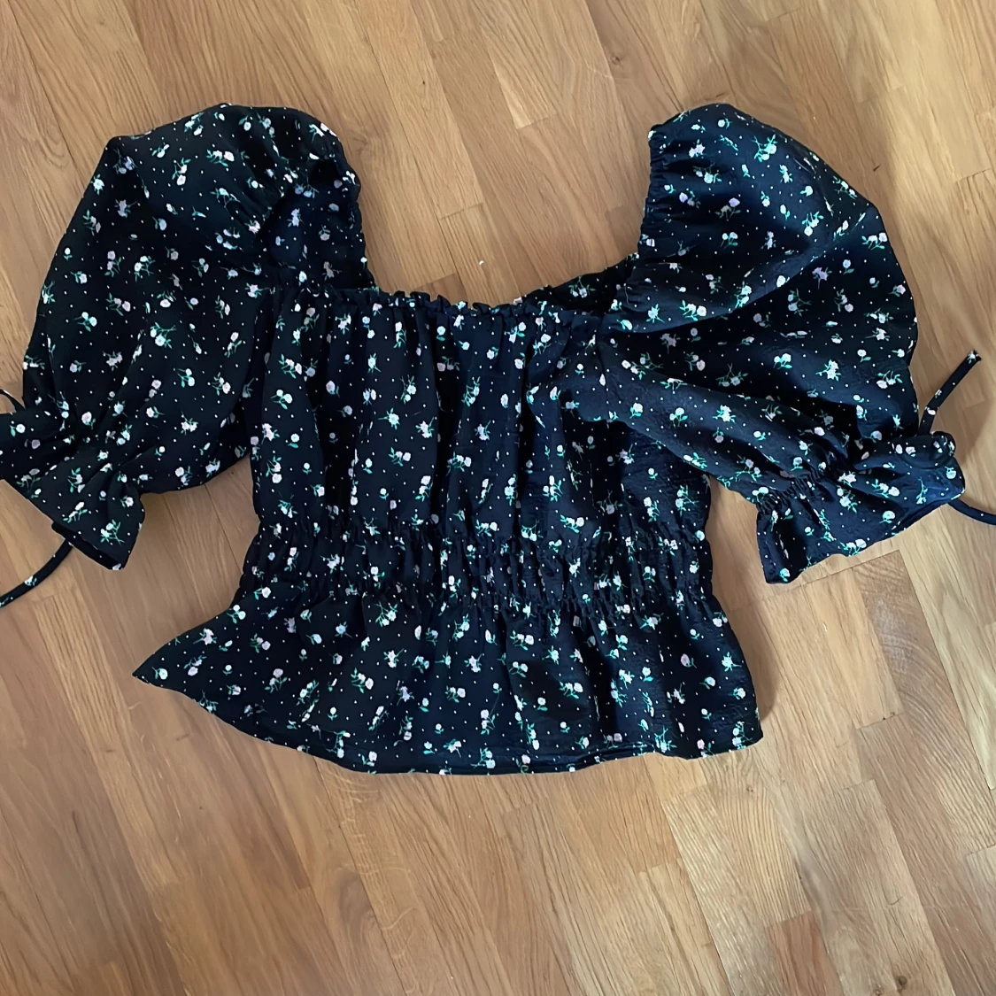 Blommig svart blus från H&M Divided