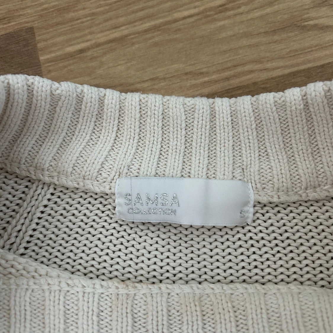 Beige stickad tröja från Samsa - 1