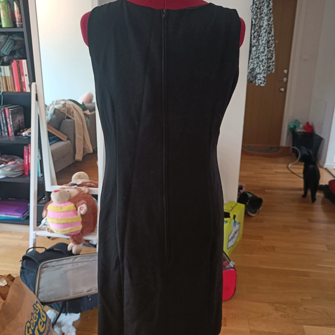 Svart ärmlös kortklänning - 1