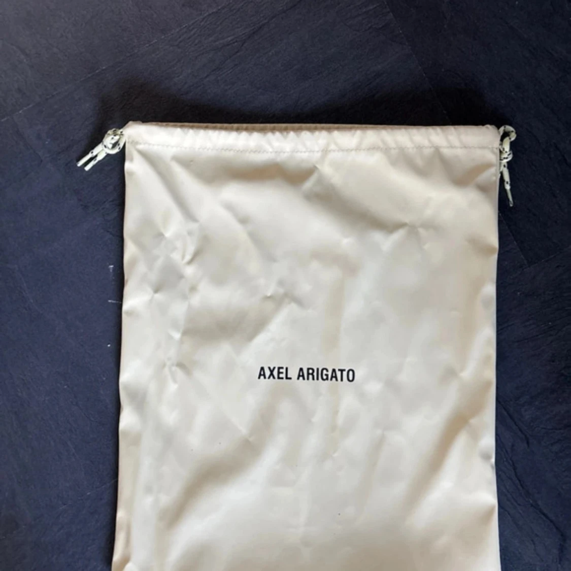 Svarta sneakers från Axel Arigato - 91