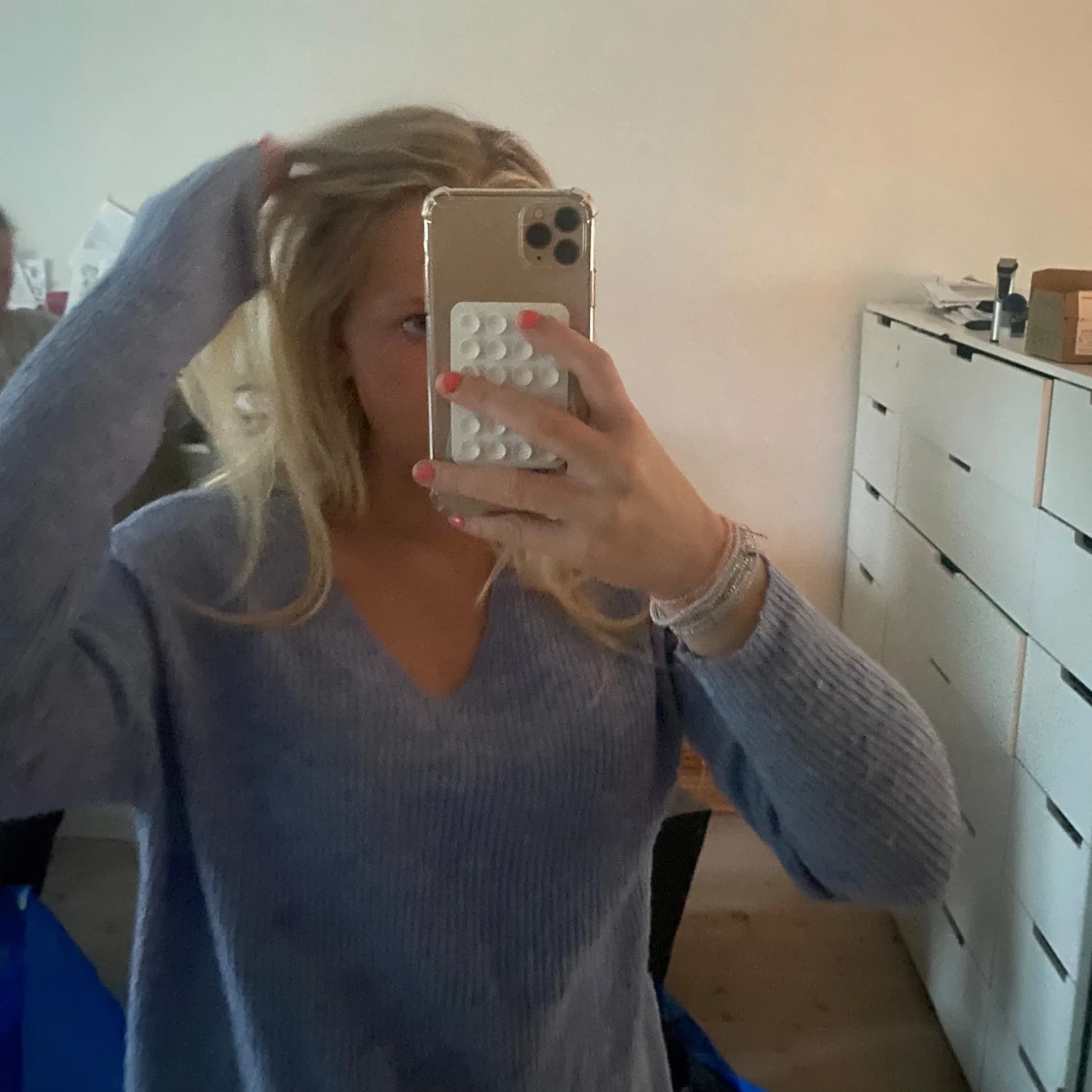 Ljuslila / pastell blå stickad offshoulder-tröja - 2