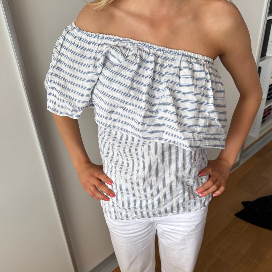 Randig offshoulder topp i bomull