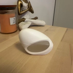 Ariana Grande MOD vanilla   - Parfym från Ariana Grande. Fick denna i julklapp men den föll mig tyvärr inte i smaken så jag säljer den nu vidare till någon som kommer uppskatta den mer än mig.