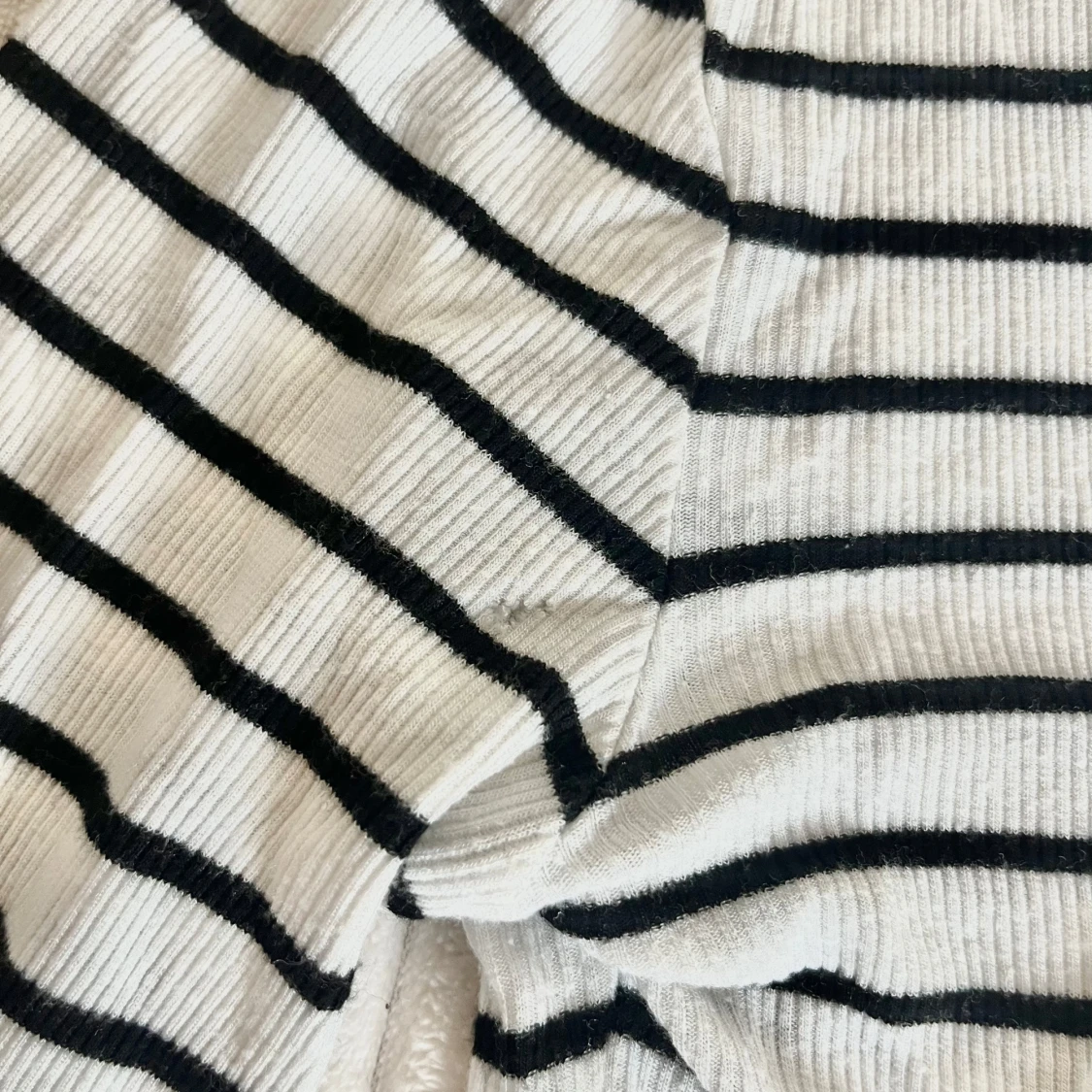 Randig långärmad tröja med snörning - 4