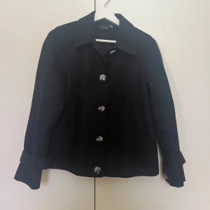 Svart kappa  - Kappa från vero moda i storlek xs. Den är i mycket bra skick.