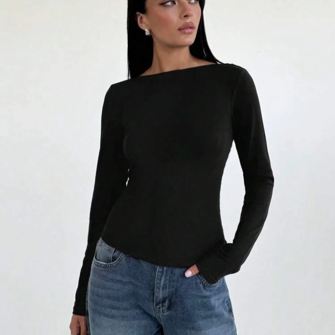 Svart topp med spets och öppen rygg - 1