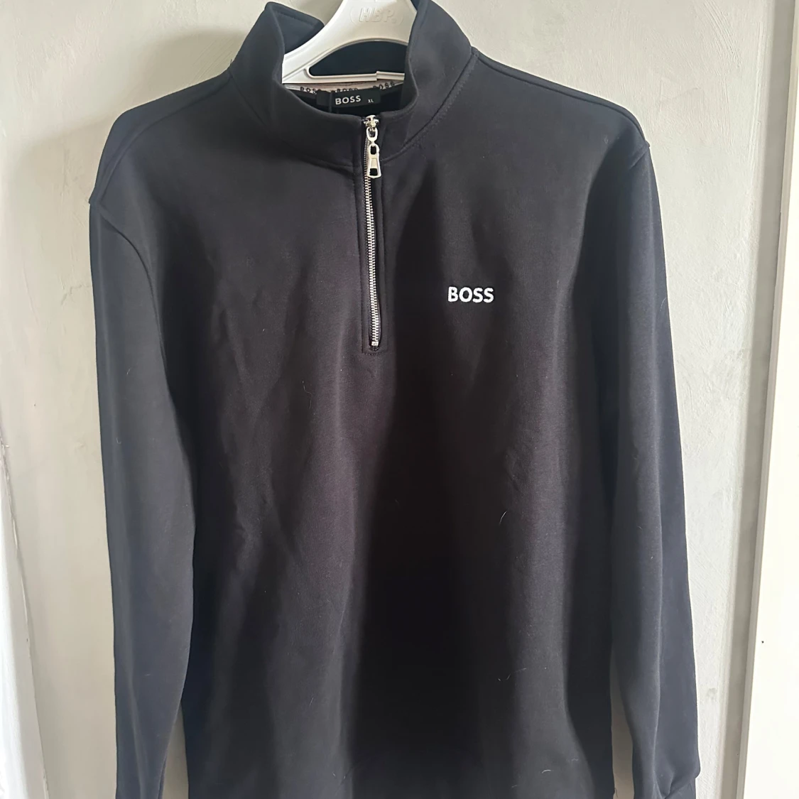 Svart half zip tröja från BOSS