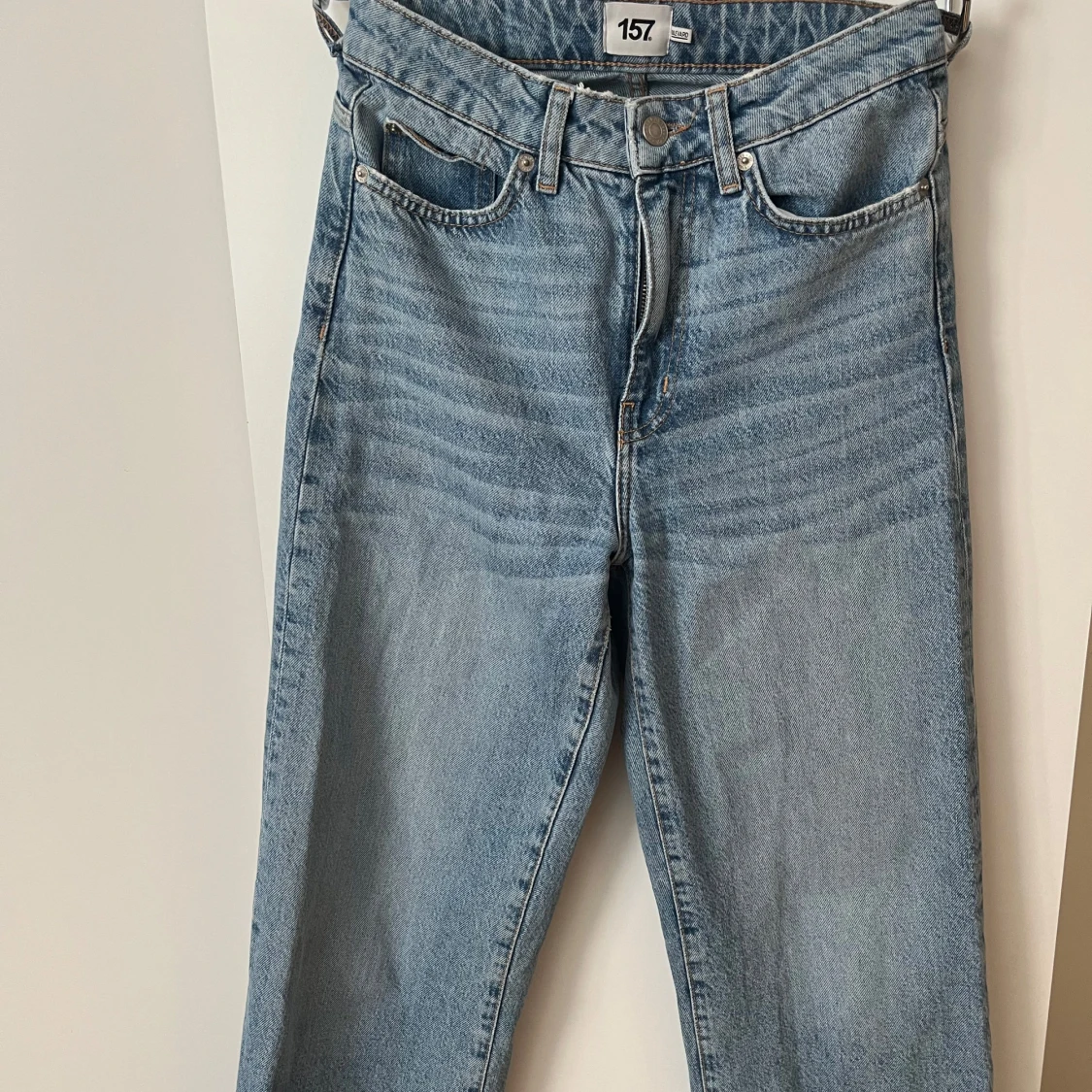 Högmidjade jeans från Lager 157