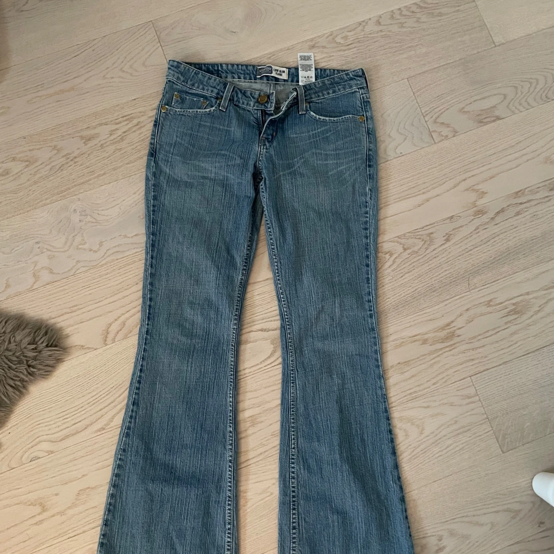Blå bootcut jeans från Signature - 1