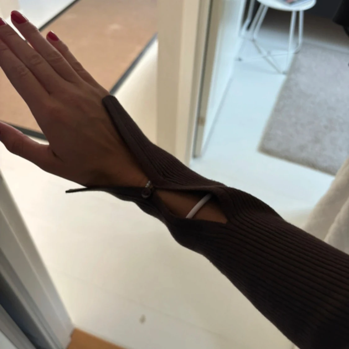 Brun ribbad kortklänning med knappar - 2