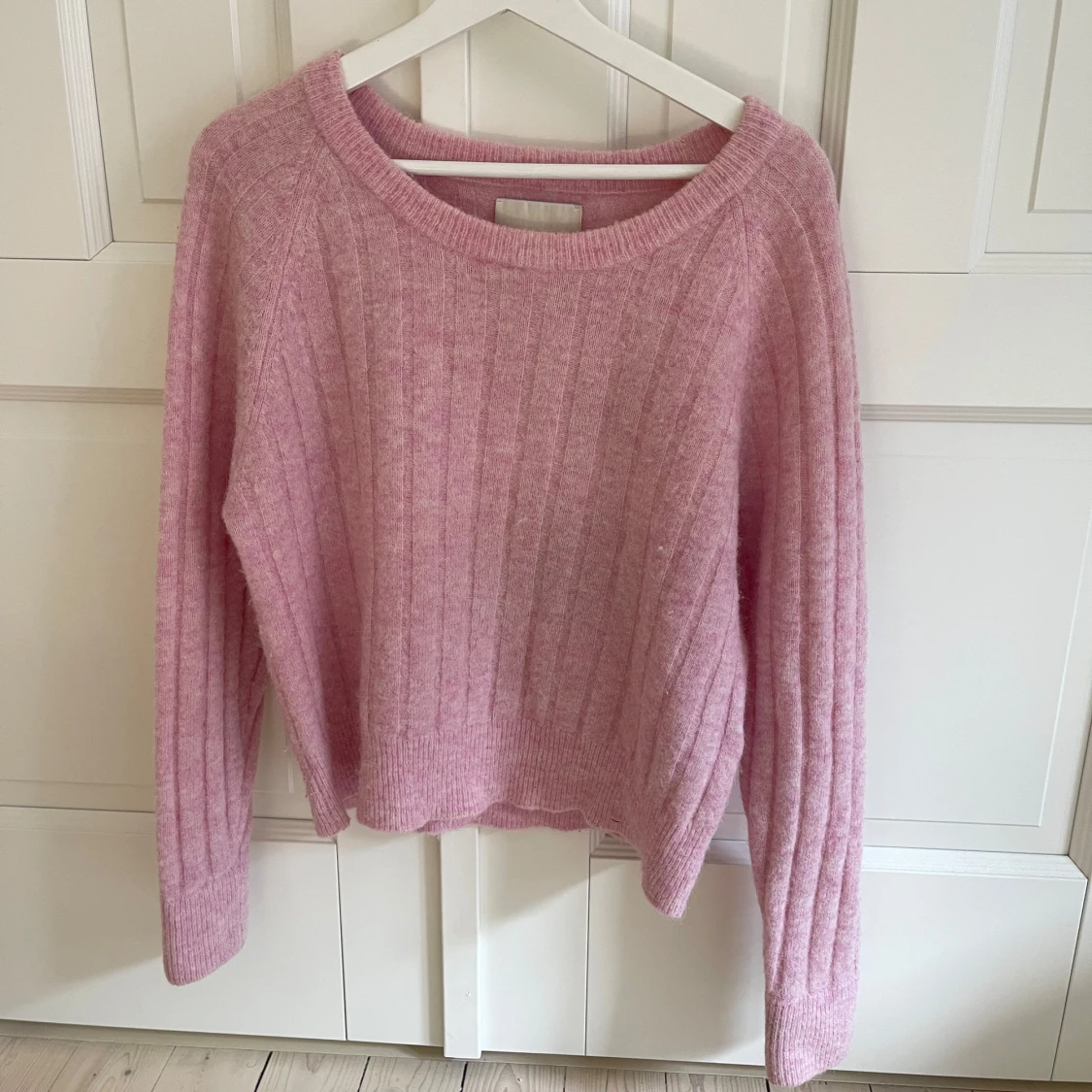 Rosa stickad tröja från Samsøe Samsøe