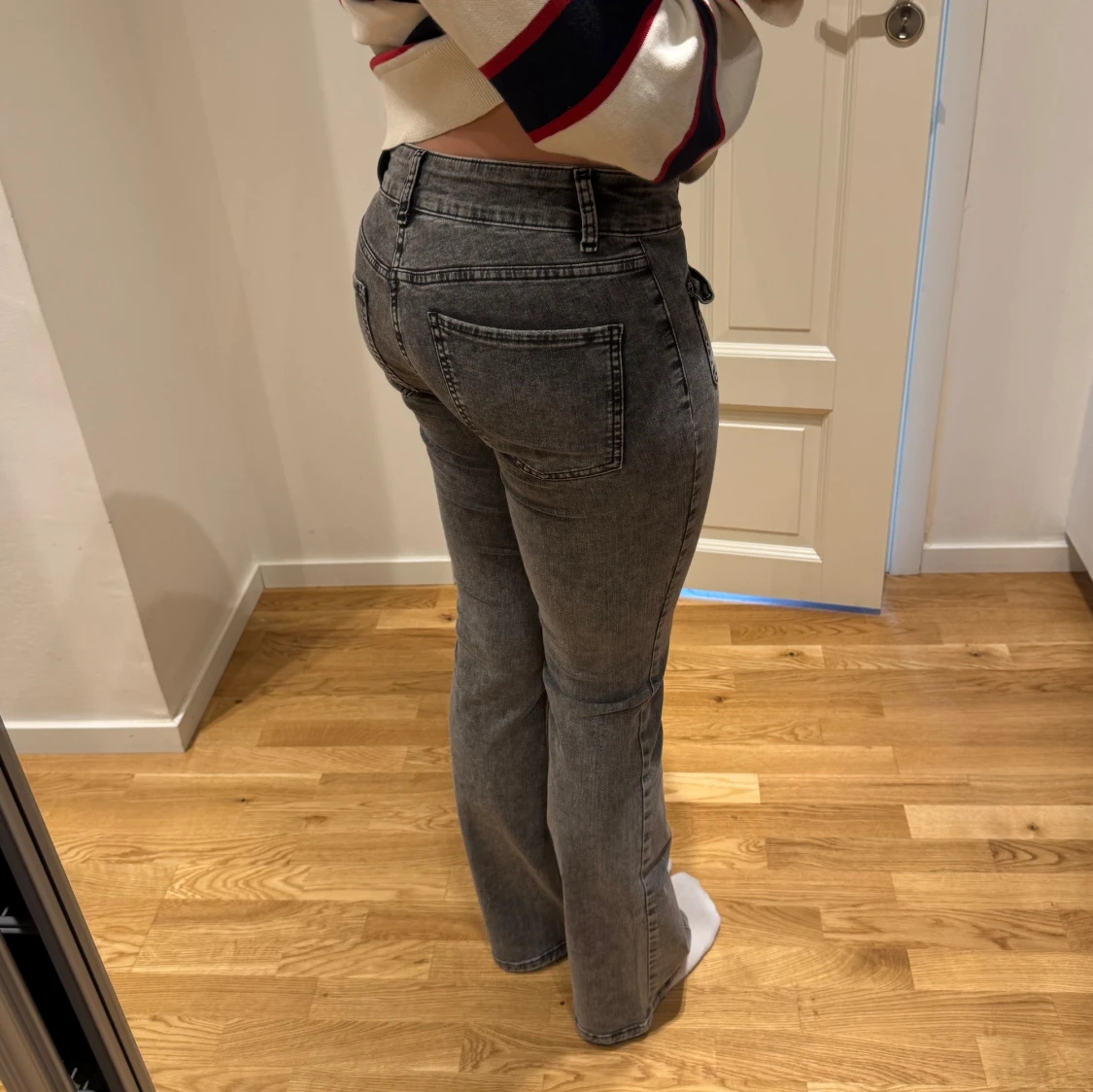 Grå bootcut jeans - Nelly - 2