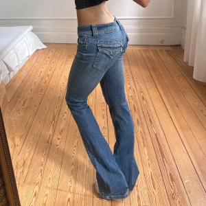 Lågmidjade bootcut jeans - Vintage från Wet Seal jeans med stretch💓midja 36 innerben 89 jae 165