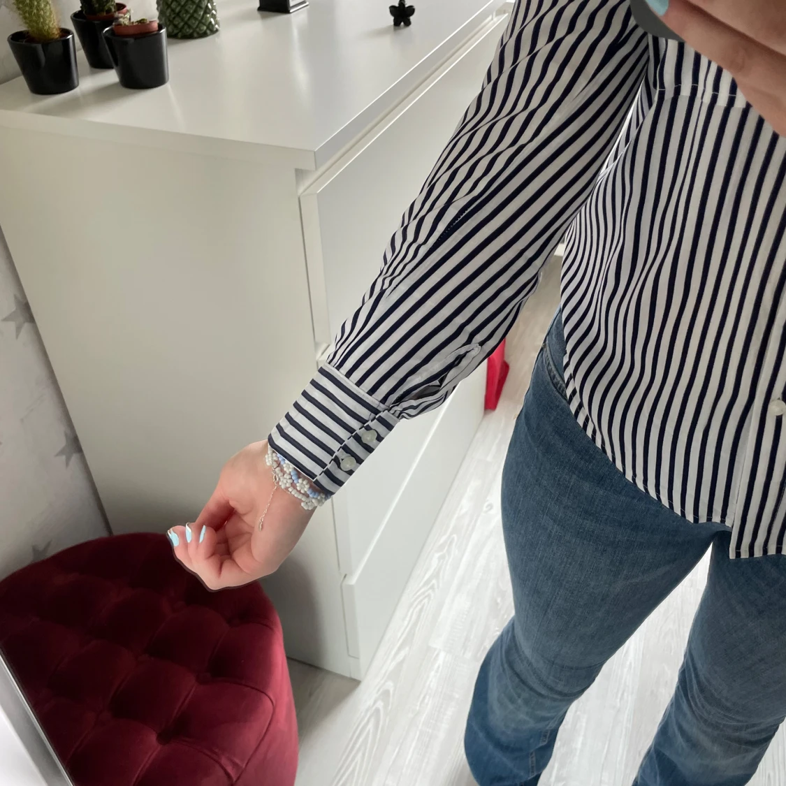 Randig vit och blå skjorta med knappar - 3