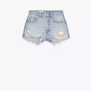 Demin Shorts från Zara - Säljer mina oanvända Demin shorts ifrån Zara i storlek 36, original pris: 329kr men säljer för 100!💕💕