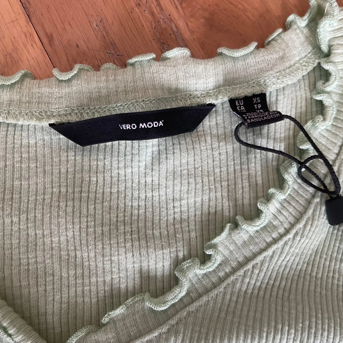 Ljusgrön ribbad topp från Vero Moda - 1