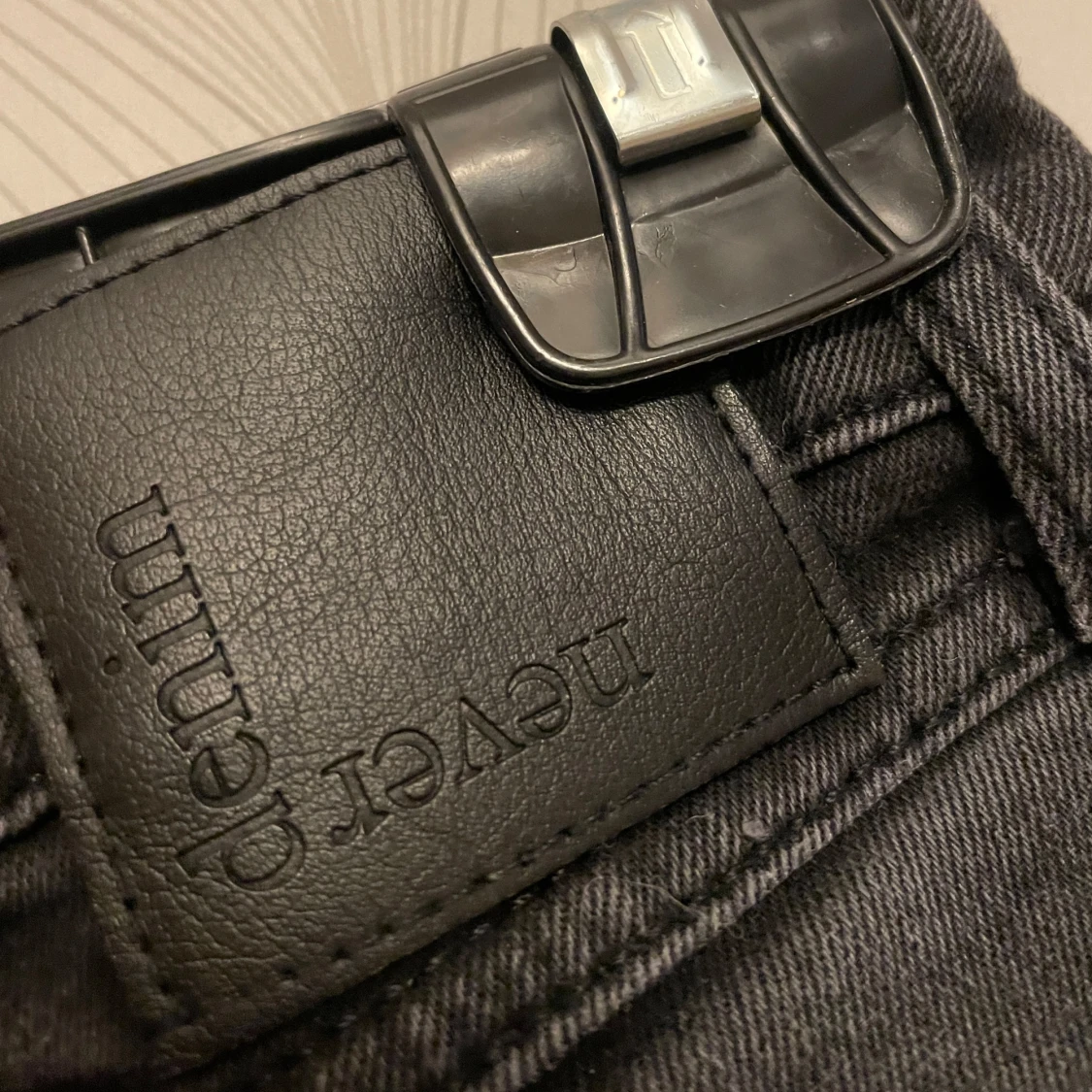 Svarta jeans från Never Denim - 2