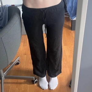 Svarta lågmidjade linnebyxor - Inga defekter! Lowwaist linnebyxor från h&m