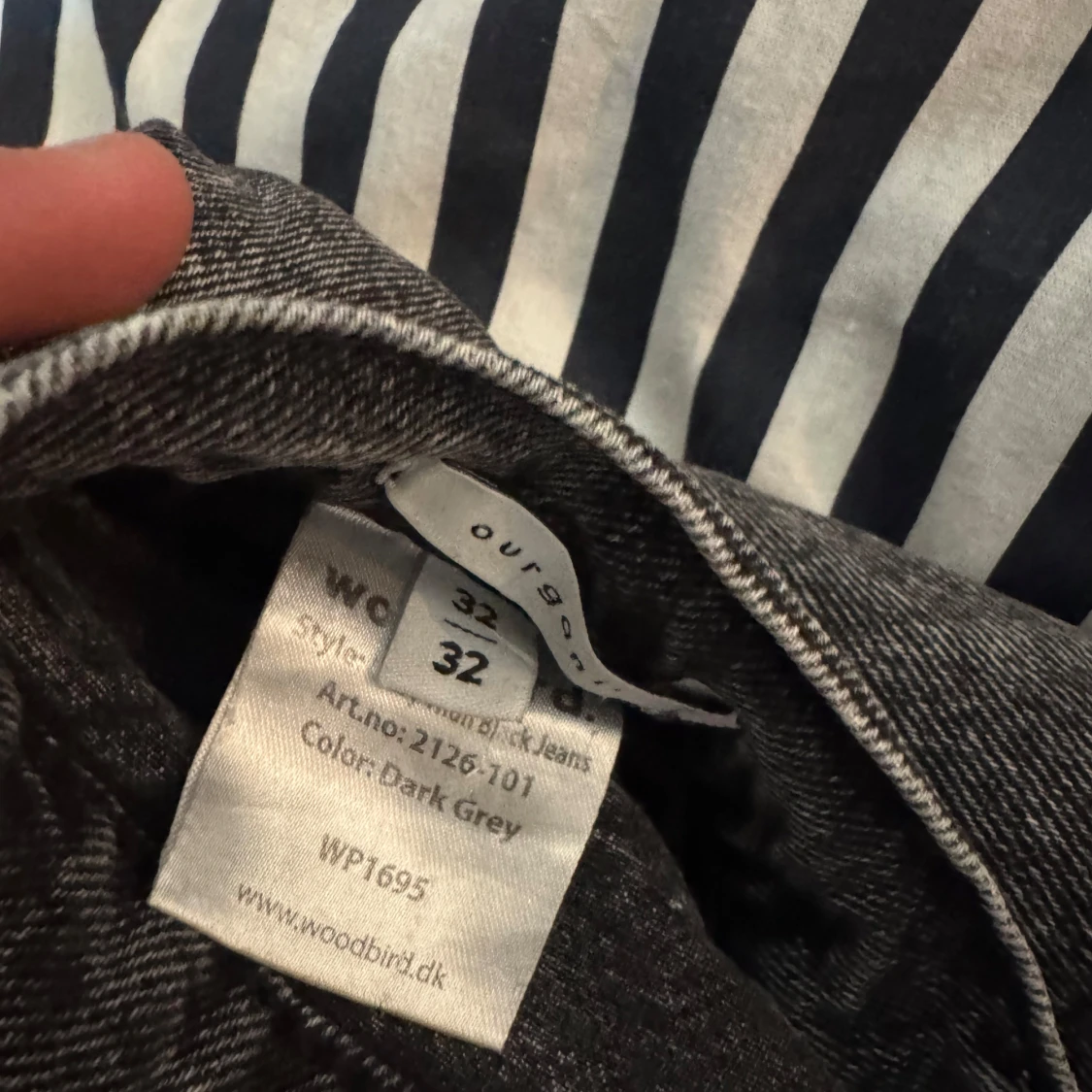 Mörkgrå jeansbyxor från Woodbird - 1